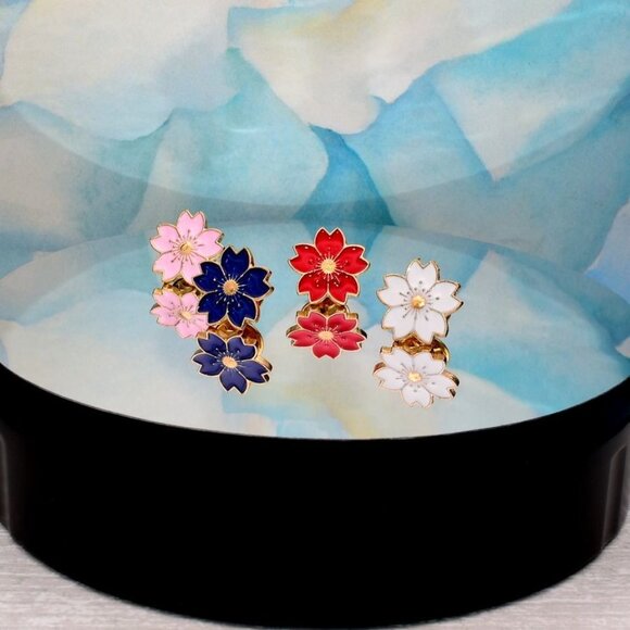 Kallie Juliet Cherry Blossom Flower Mini Brooch Pin White and Gold Gift Packaged - Picture 3 of 9